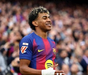 1:0！西甲争冠战，亚马尔破门+伤退，巴萨半场领先，有望九分领跑